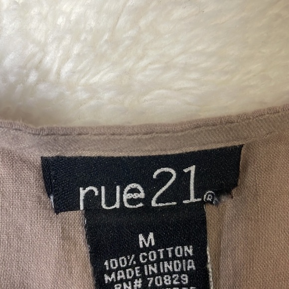 Rue21 top with crochet detail‎ - Picture 2 of 5